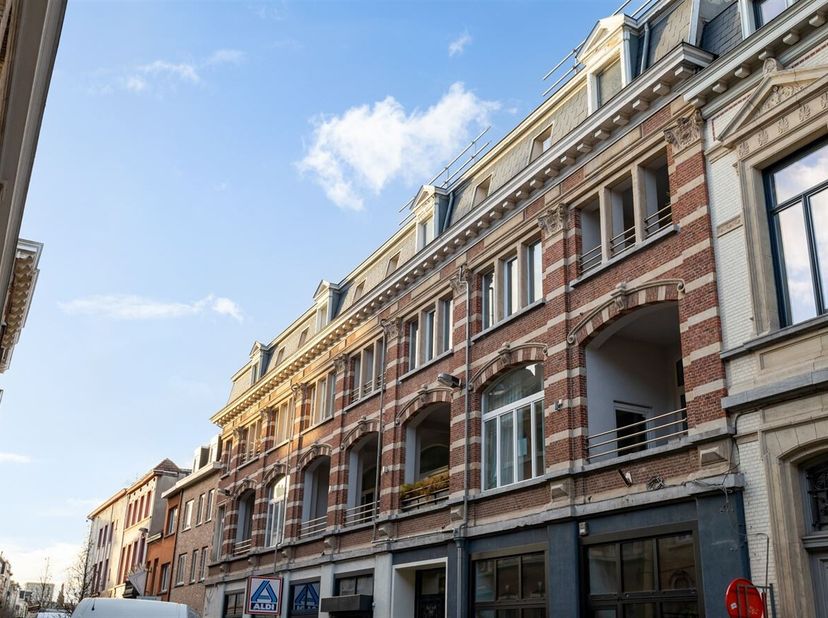 Gezellig appartement met twee slaapkamers op uitstekende locatie!<br />
Ligging: .Het appartement is perfect gesitueerd op het trendy Zuid! Horeca, wi