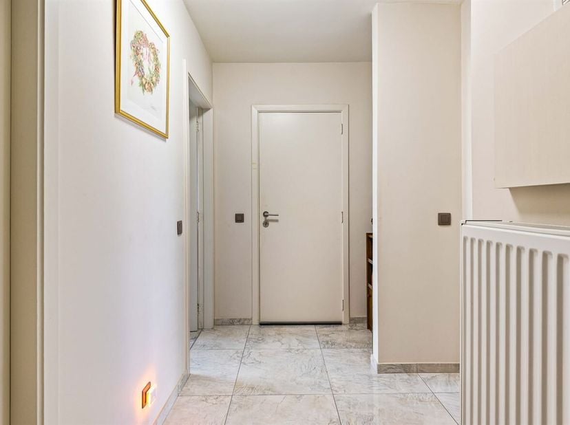 Journée portes ouvertes le samedi 13 juin 2026 de 15h30 à 16h30<br />
Appartement unique de deux chambres à coucher avec parking dans le centre d'Here
