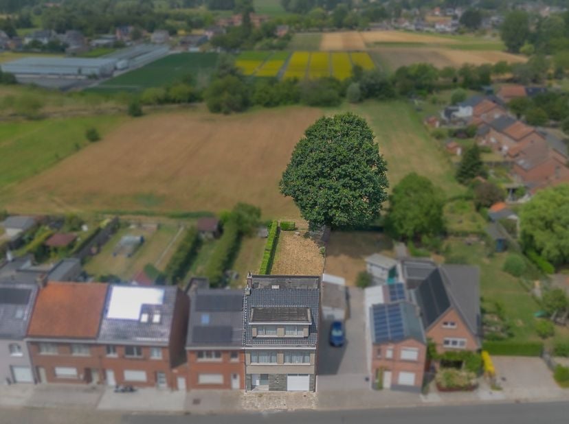 EERSTE BEZOEKDAG 05/09 VAN 10U TOT 12U (enkel op afspraak!)<br />
HOFSTADE - Op zoek naar een aangename bel-etage met ruimte, een centrale ligging en