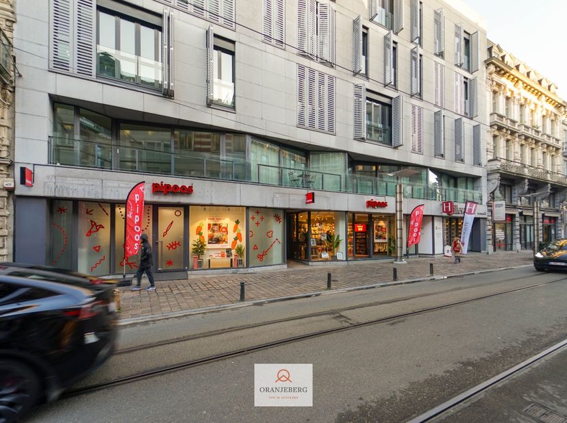 Bedrijfsvastgoed te koop in Vlaanderenstraat 107,
                    9000 Gent