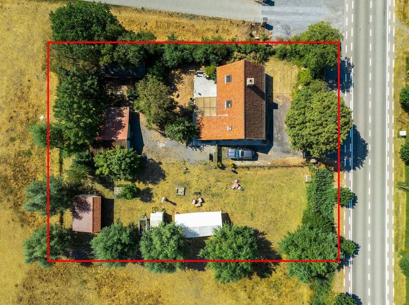 Cette charmante maison, très bien située à 7 km de Zeebrugge et à 13 km de Bruges, bénéficie d'un emplacement de choix et a beaucoup à offrir. <br />