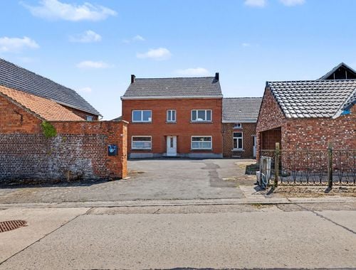                                        Hoeve te koop in Sint-Pieters-Kapelle, € 450.000
