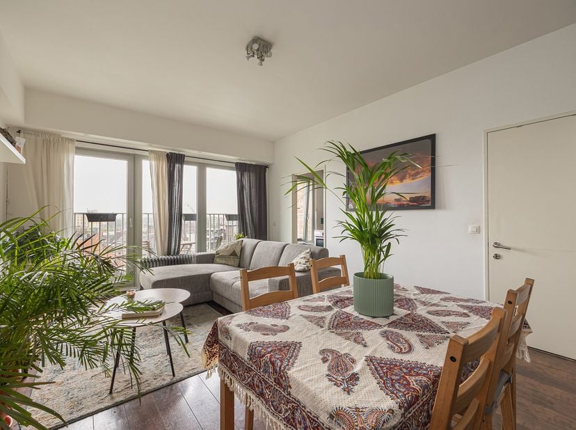 Dit charmant en lichtrijk appartement is gelegen op een absolute toplocatie, recht tegenover het stadspark en op wandelafstand van alle voorzieningen