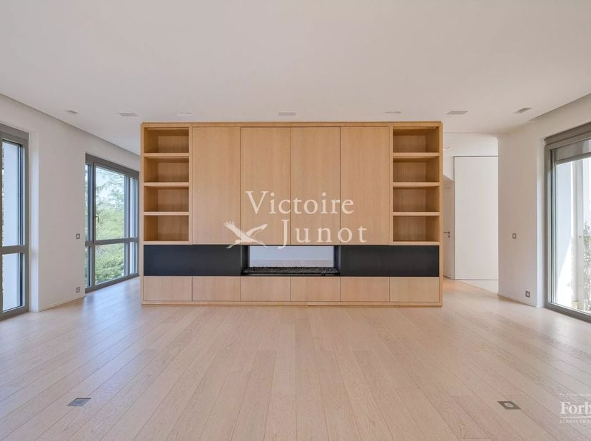 Goed gepresenteerd door Debora Peruch Tel: 0476/71.28.17 of debora.peruch@victoire.be<br />
Victoire Junot biedt u dit prachtige duplex penthouse aan,