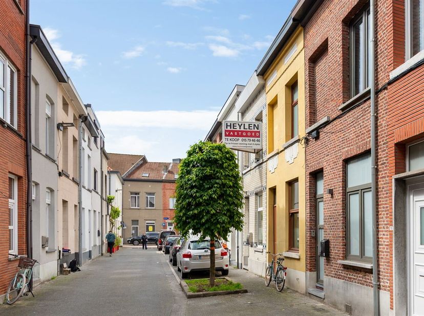Op zoek naar een charmante stadswoning op een rustige, kindvriendelijke locatie én vlak bij het bruisende centrum van Mechelen? Dan is deze gezellige