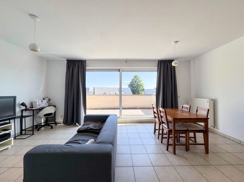 Dit lichtrijke en energiezuinige appartement van 65 m² is gelegen aan het Burgemeester Haffmansplein 2 bus 12, op de eerste verdieping van Residentie