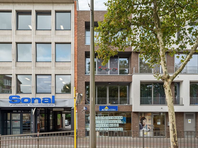Bien professionnel à vendre
                    à 2640 Mortsel