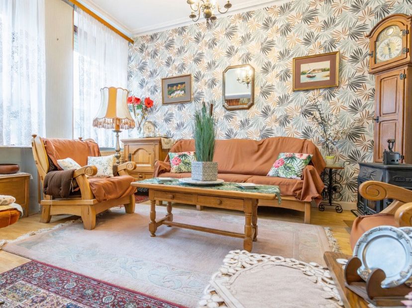 ERA B-LUX presenteert u met veel plezier dit ruime huis in Frassem, gelegen vlak bij de Luxemburgse grens en het centrum van Arlon.Op de begane grond