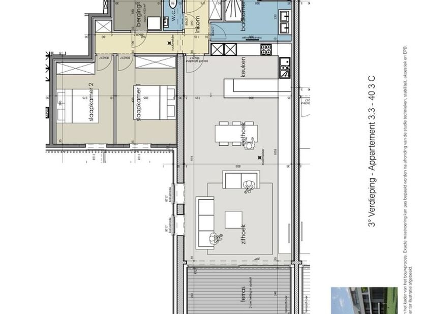 Het appartement is gelegen op de derde verdieping en werd op plan ingedeeld als volgt:<br />
Open ingerichte keuken, leefruimte met aansluitend overha