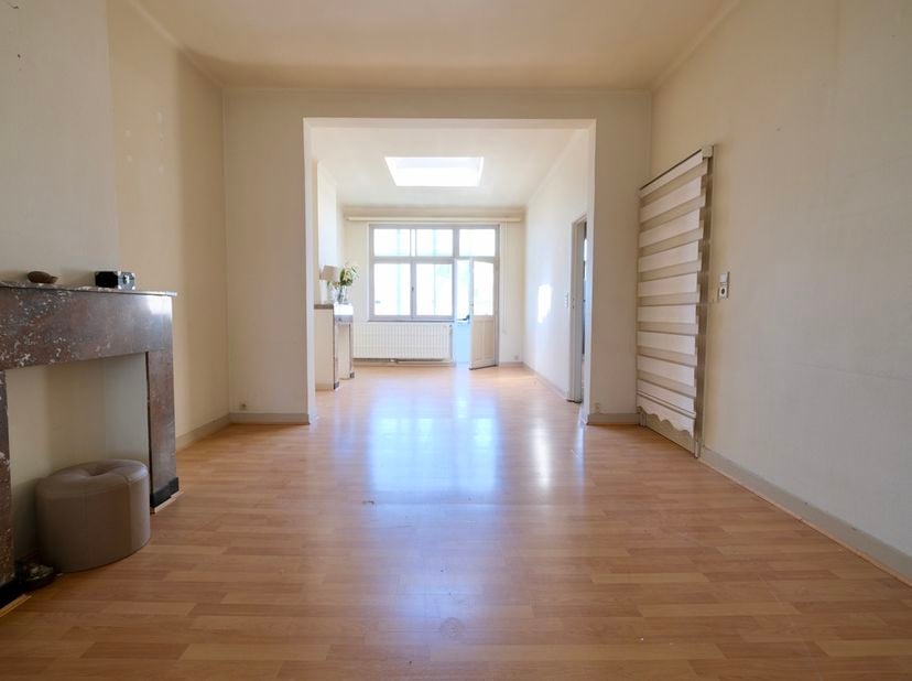 SCHAERBEEK - REF : 7745495<br />
<br />
Situé dans un quartier résidentiel recherché de Schaerbeek, ce duplex 3 chambres bénéficie d’un emplacement id