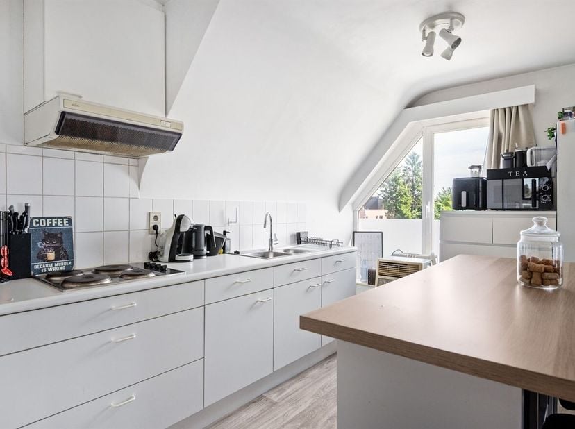 Gezellig 1-slaapkamerappartement met terras, garage en staanplaats<br />
Ligging:<br />
Het appartement is rustig gelegen binnen de ring van Turnhout