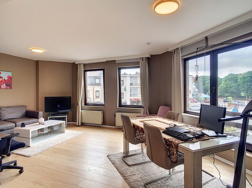 En plein cœur du quartier Roodebeek, à proximité des parcs Georges Henri et de Roodebeek, au 1ER étage d’un petit immeuble de 3 étages avec ascenseur,