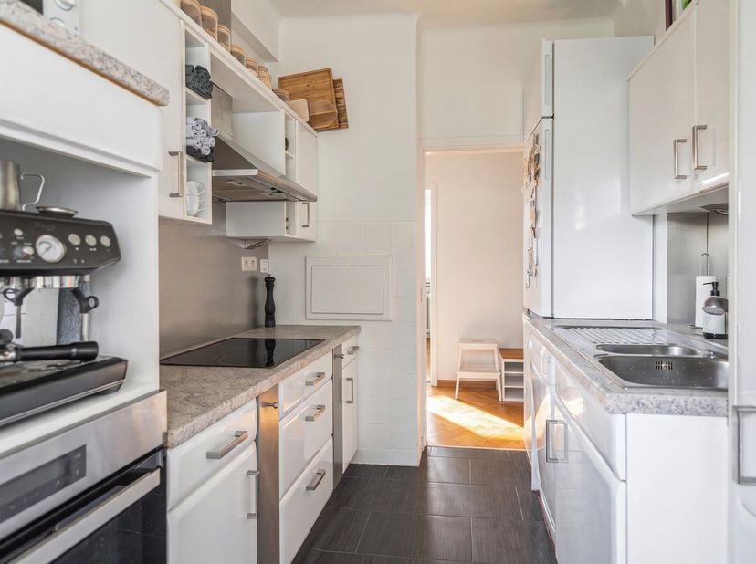 Ideaal gelegen in de zeer gewilde wijk Cavell, biedt Victoire-Junot u exclusief dit charmante appartement van ± 82 m² bruto, gelegen op de 3e verdiepi
