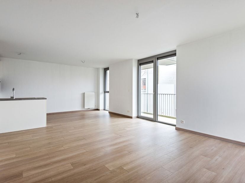 Het energiezuinig appartement is ideaal gelegen in een rustige, toch centrale wijk van Sint-Niklaas, met vlotte toegang tot het stadscentrum en de bel