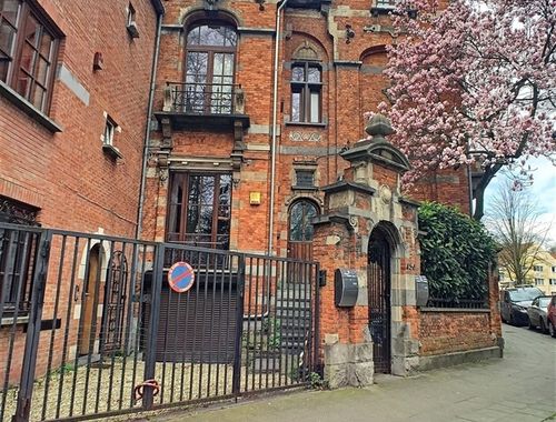                                         Maison de maître à vendre à Laeken, € 790.000
