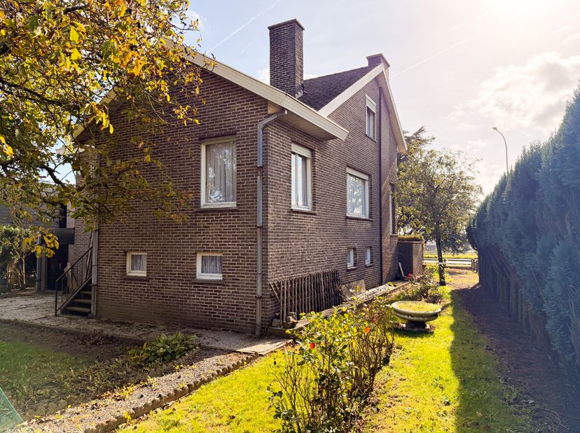 Huis te koop in Deinsesteenweg 196,
                    8700 Tielt