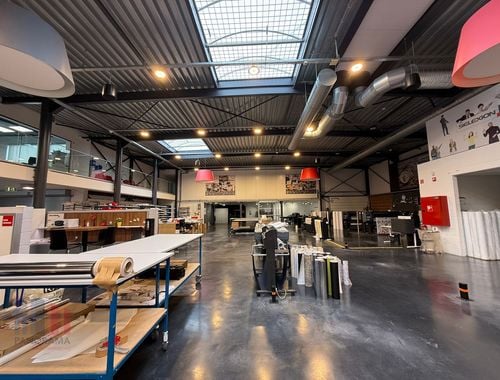                                        Bedrijfsgebouw te huur in Sint-Pieters-Leeuw, € 13.300
