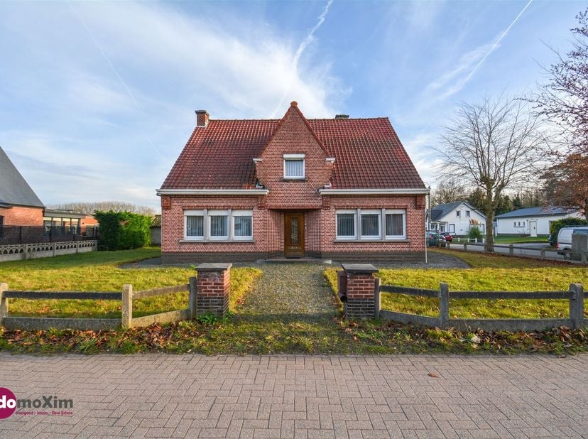 Charmante, goed gelegen woning met veel potentieel in Boortmeerbeek<br />
<br />
Deze ruime gezinswoning is gelegen nabij de dorpskern van Boortmeer