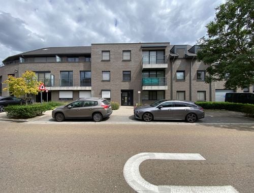                                         Appartement te huur in Evergem, € 885
