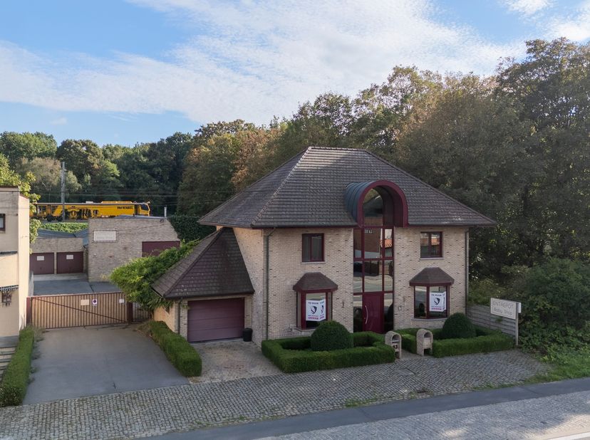 Bedrijfsvastgoed te huur in Kapellestraat 83,
                    9800 Deinze