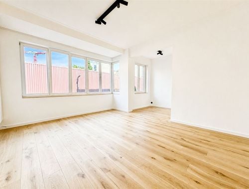                                         Appartement te huur in Elsene, € 1.200
