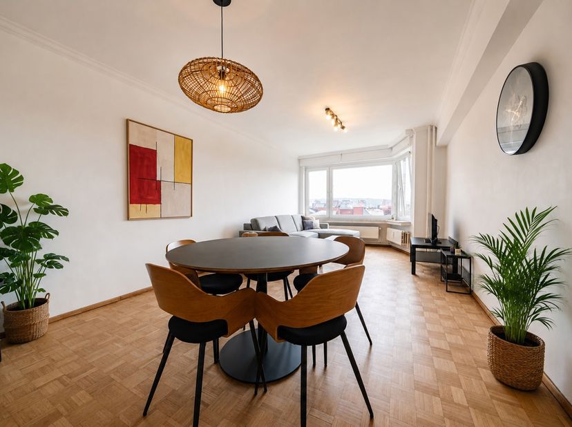 We Invest Luik en Lucas bieden u dit mooie appartement te koop aan, gelegen op de 5de verdieping van een gunstig gelegen gebouw, vlakbij alle voorzien