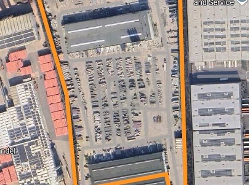 Het betreft een verharde site van 58.000 m² met 2 magazijnen van 7.500 m² en 5.299 m² op een fantastische locatie tussen de E19 en A12.<br />
Dit maak