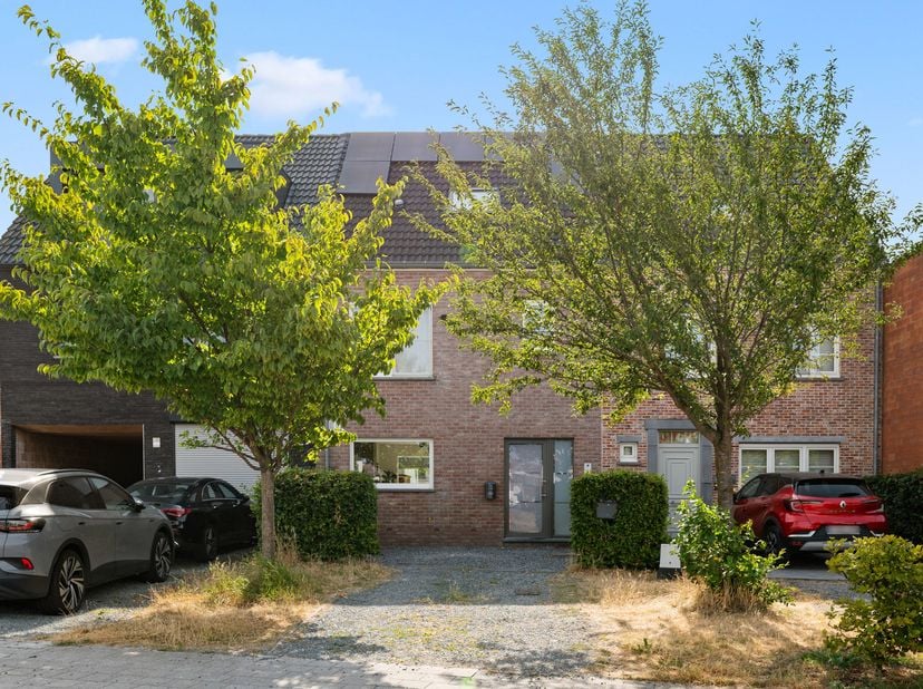 Energiezuinige gezinswoning met 4 slaapkamers, tuin en garage in Boom<br />
Deze verzorgde woning uit 2010 beschikt over een uitstekend EPC-label A en