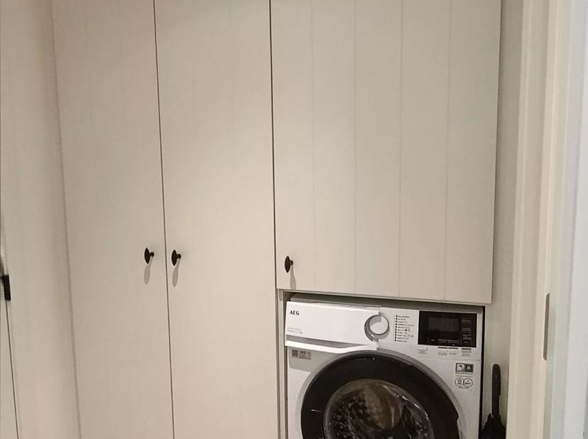 Centraal gelegen aan de Naamsevest 75 bus 201 in Sint-Truiden bevindt zich dit volledig gerenoveerde appartement met een bewoonbare oppervlakte van ma