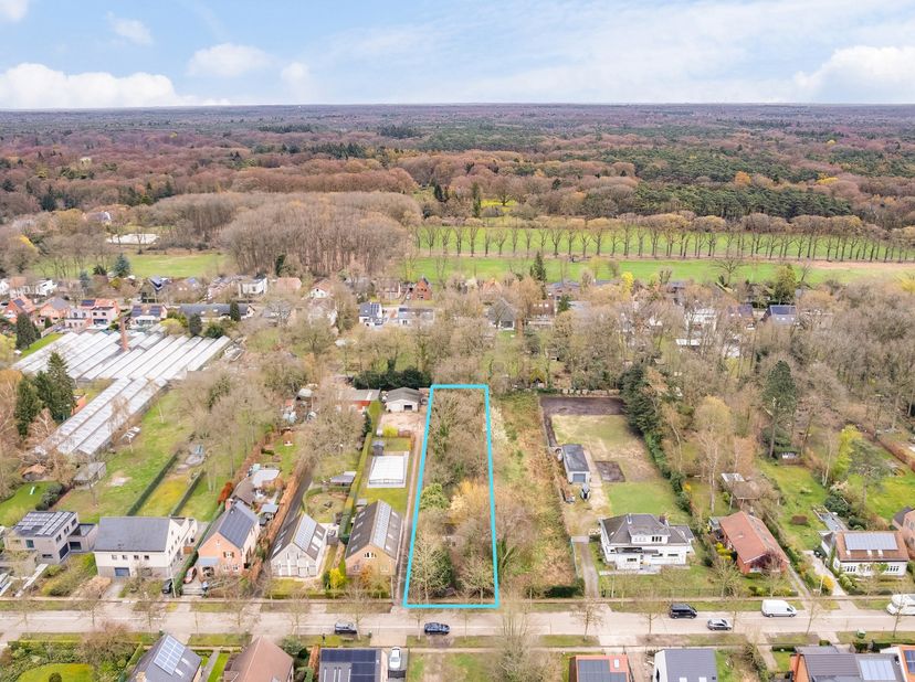 Fantastische gelegen bouwgrond (6% mogelijk!) van ca. 1.708 m² rustig gelegen in Hoogboom tussen de centra van Brasschaat en Kapellen! <br />
Het perc