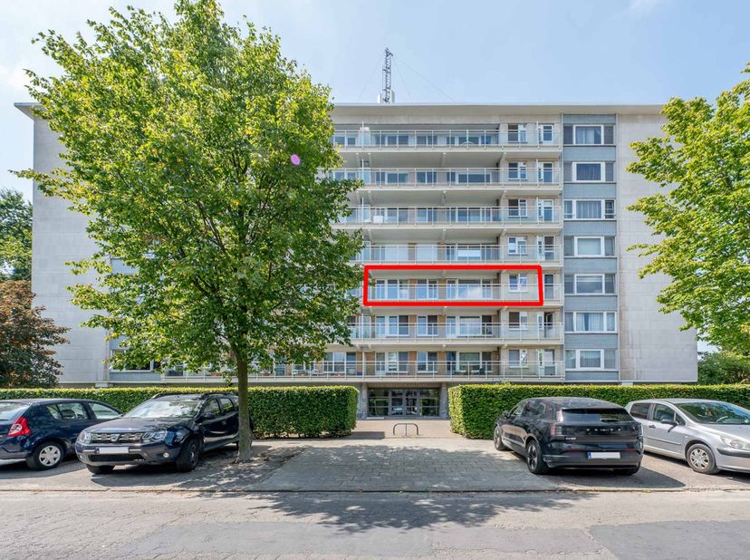CENTRAAL GELEGEN APPARTEMENT<br />
<br />
Indeling appartement: hall met ingemaakte kast, keuken, living, nachthal met ingemaakte kast, ingerichte bad
