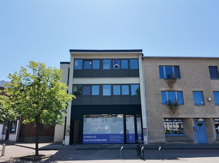 Appartement 2slpk entièrement rénové à louer dans le centre de Zolder avec vue sur la verdure<br />
<br />
Découvrez cet appartement entièrement rén