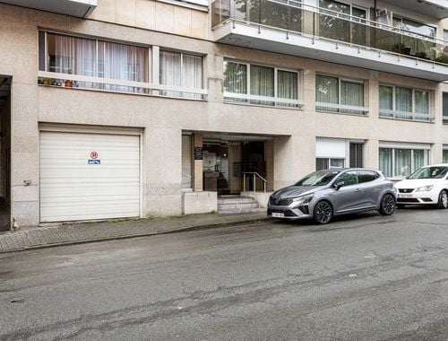                                         Box à vendre à Renaix, € 25.000
