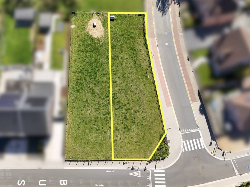 Deze goed gelegen bouwgrond, gelegen aan de Kloosterstraat in Erpe-Mere, biedt een unieke kans om jouw droomwoning te realiseren midden in het centrum