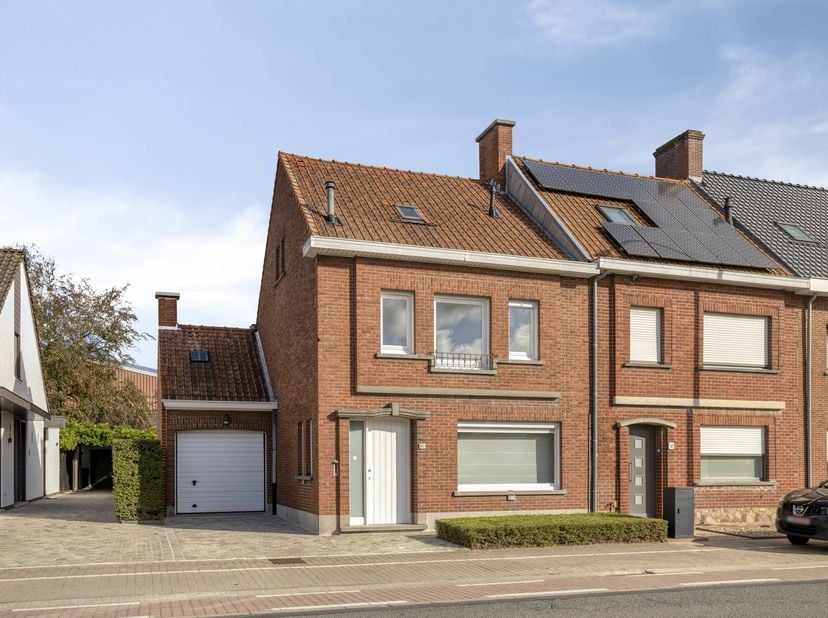 Huis te koop in Oostnieuwkerksesteenweg 60,
                    8800 Roeselare