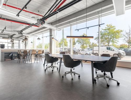                                         Immeuble de bureaux à louer à Anderlecht, € 109
