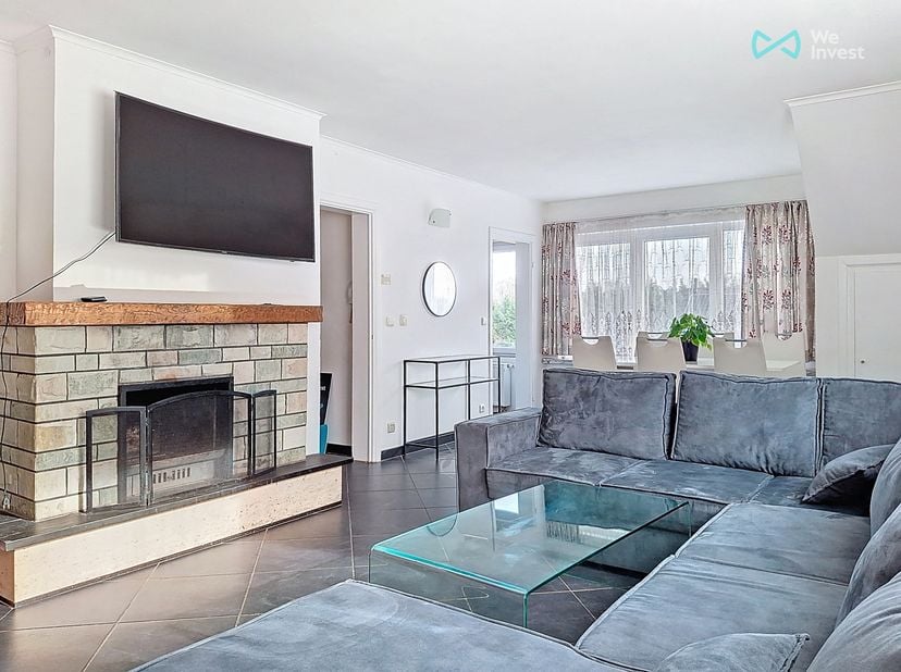 Charmant duplex lumineux dans une rue calme – À découvrir sans hésiter !<br />
Situé au 3ᵉ étage d’un petit immeuble, dans une rue paisible, ce magnif