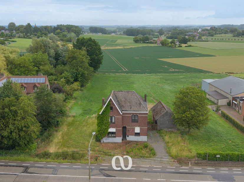 Unieke eigendom met prachtig zicht over de Vlaamse Ardennen op een ruim perceel van 3.310 m² in Horebeke<br />
Op een schitterende locatie in het land