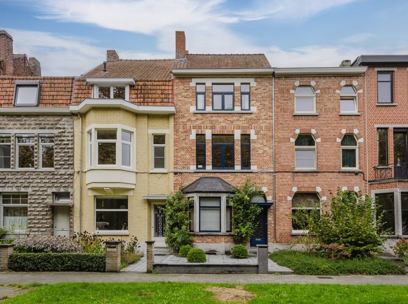 Huis te koop in Graaf de Smet de Naeyerlaan 127,
                    8500 Kortrijk