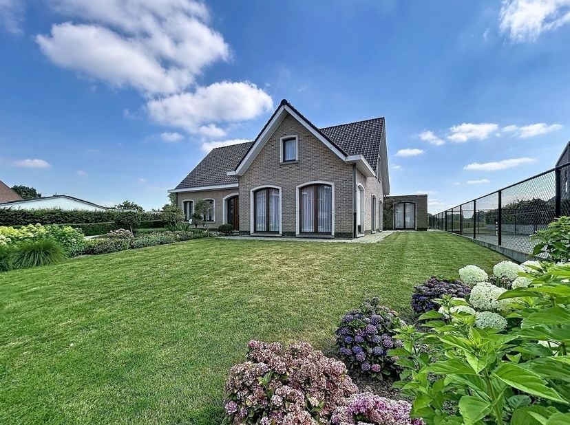 Huis te koop in Passtraat 392,
                    9100 Sint-Niklaas