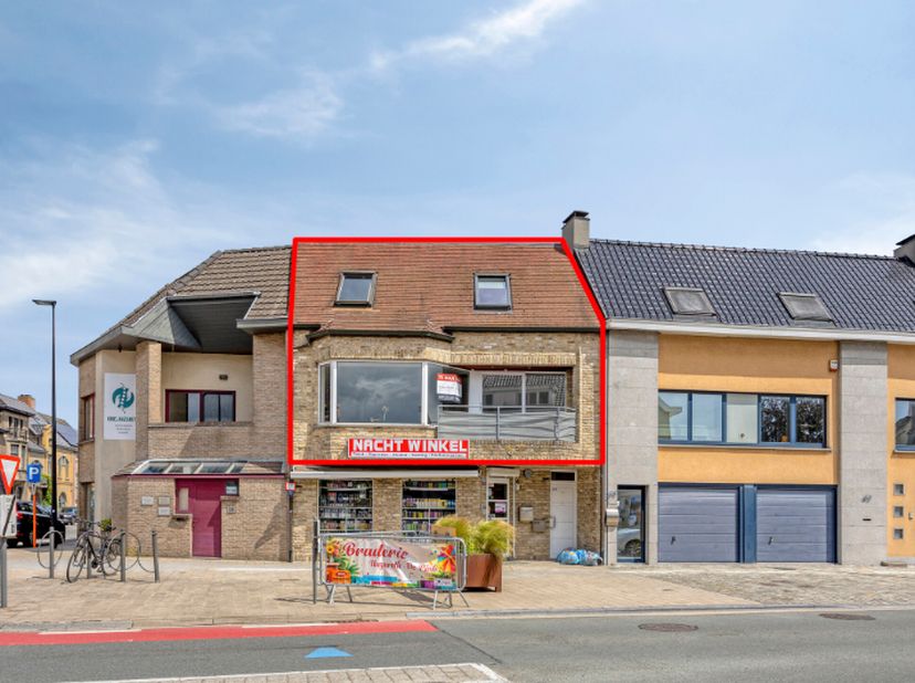 Dit prachtig instapklaar appartement is uitstekend gelegen. In het centrum van Nazareth, met uitzicht op het dorpsplein. Er zijn geen algemene onkoste