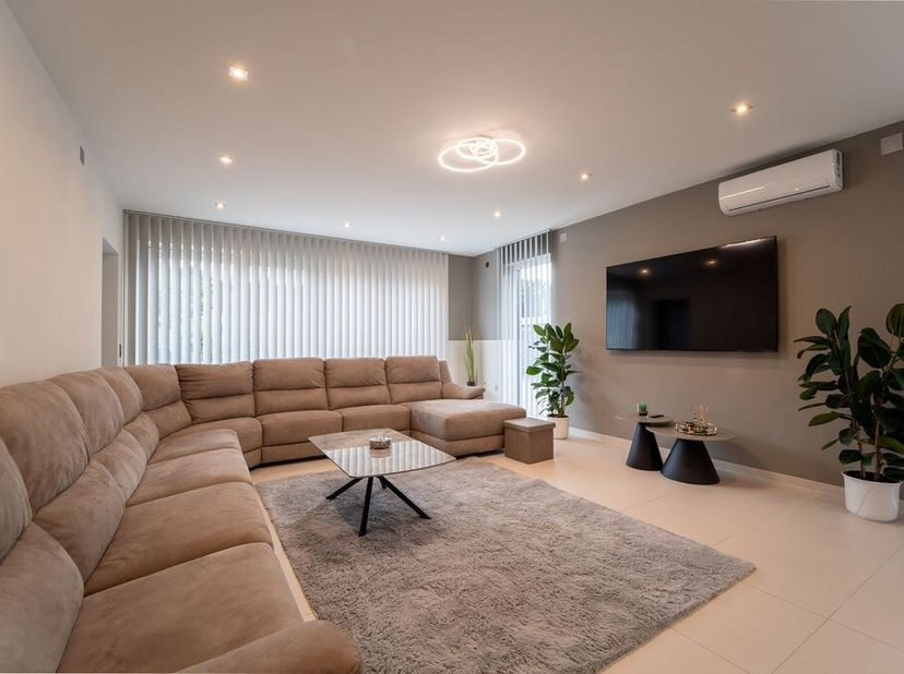 Heeft u interesse? Bekijk deze woning op onze website http://www.domovastgoed.be of contacteer ons op het nummer 011/96.49.96<br />
Gelegen langs een