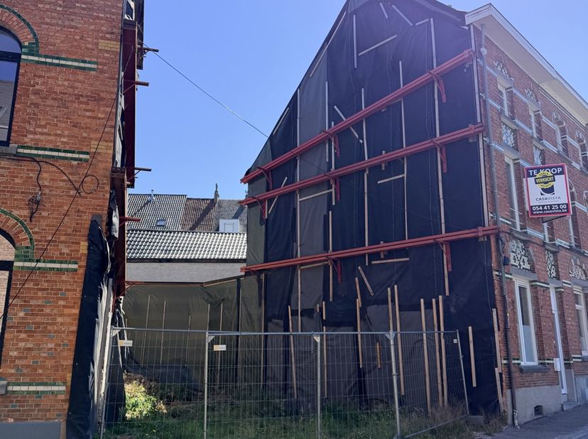 <br />
***PROJECTGROND MET VERGUNNING VOOR 2 DUPLEXAPPARTEMENTEN OP UNIEKE LIGGING***<br />
(verkoop van de bouwgrond, zonder bouwverplichting)<br />