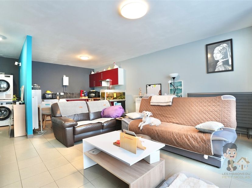 Gerenoveerd appartement met 2 slaapkamers - PEB C<br />
Prachtig gerenoveerd appartement met 97 m² woonoppervlak, ruime accommodatie en uitstekende na