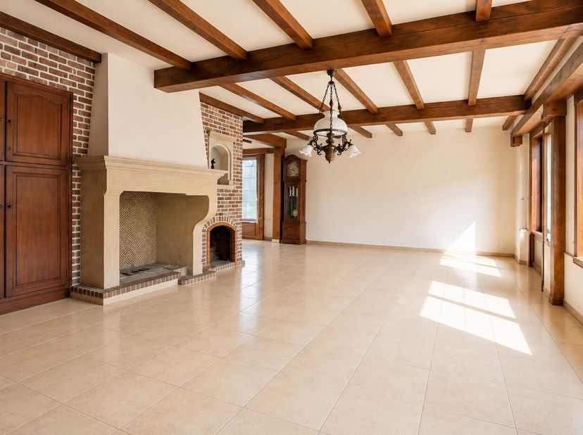 Deze ruime woning is rustig gelegen en biedt veel mogelijkheden.<br />
Indeling: inkomhal, ruime leef- en zitruimte, halfopen keuken met veel kastruim