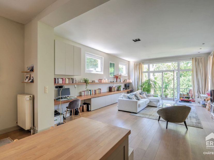 ERA Châtelain biedt u dit prachtige appartement met 2 slaapkamers en terras aan, ideaal gelegen aan de prestigieuze Brugmannlaan, op de grens van Else