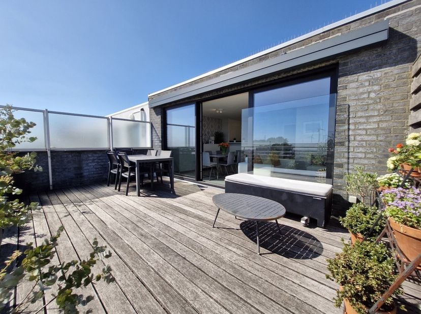 Ontdek dit aangename en instapklare penthouse/appartement, gelegen in Zeebrugge, op slechts een boogscheut wandelen van het strand.<br />
Mogelijkheid