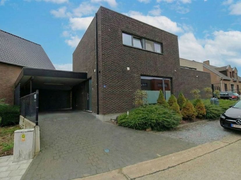 Huis te koop in Schoorstraat  143,
                    3630 Uikhoven