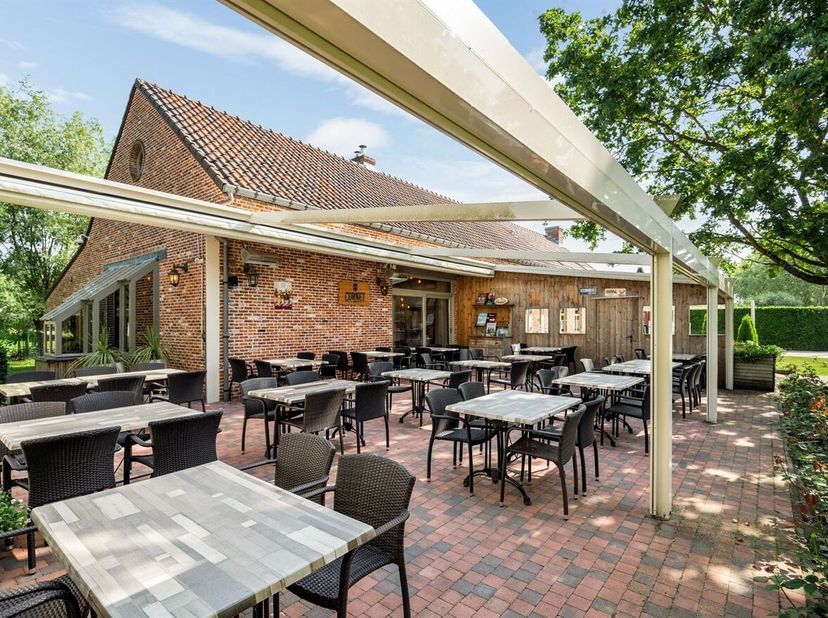 UNIEK GELEGEN BRASSERIE MET WOONGELEGENHEID  IN BOOISCHOT<br />
Deze uniek gelegen brasserie in Pijpelheide (Booischot) biedt een uitzonderlijke combi