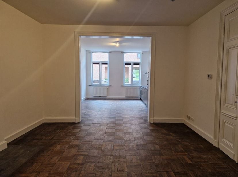 Prachtig appartement met 2 slaapkamers en een terras, vlak bij het centrum van Beloeil en alle voorzieningen.<br />
Het appartement (+/- 80 m²), geleg